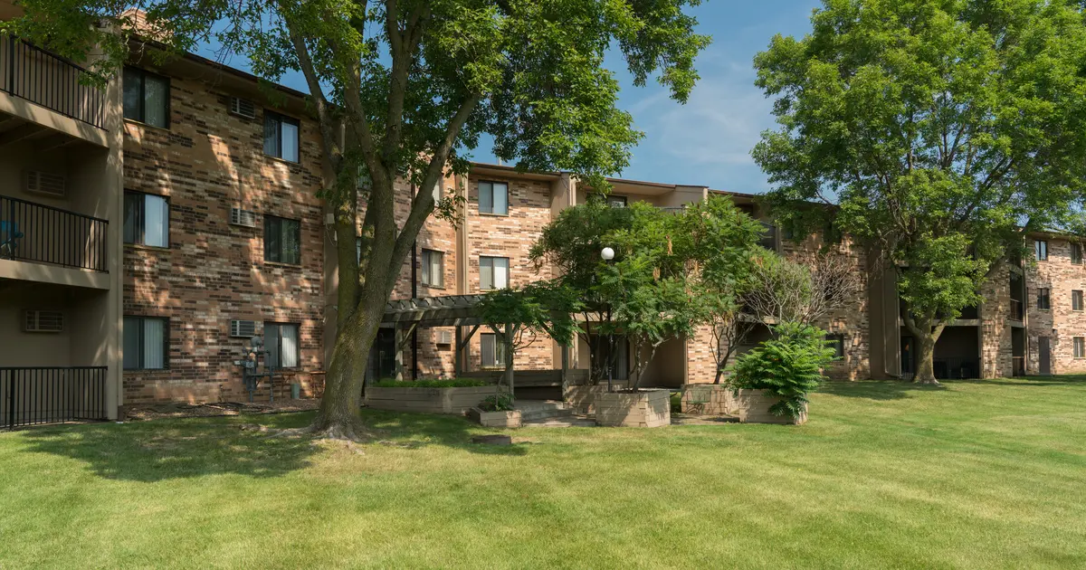 Apartments for Rent in Burnsville, MN The Woods of Burnsville